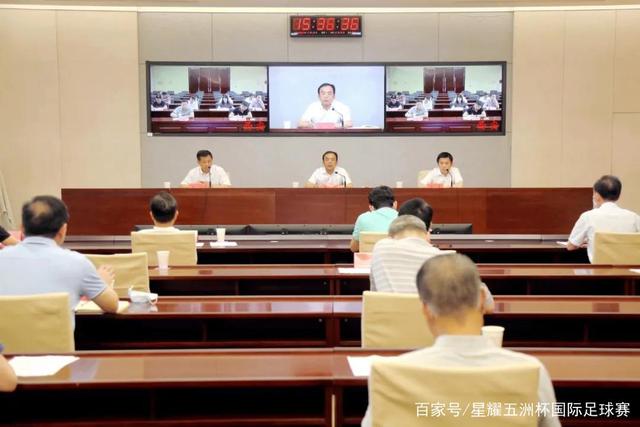 中国女篮12人名单即将出炉！2米01高的刘禹彤面临调整，新版李梦的未来悬而未决